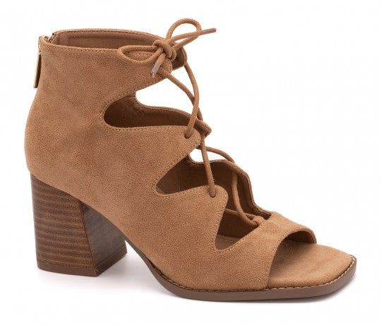 Wally Camel Pump